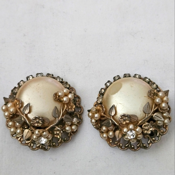 Vintage Estate Baroque Faux Pearl Gold Tone Leaves Rhinestones Plug Earrings - Picture 1 of 10